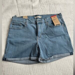 NWT Levi shorts size 32